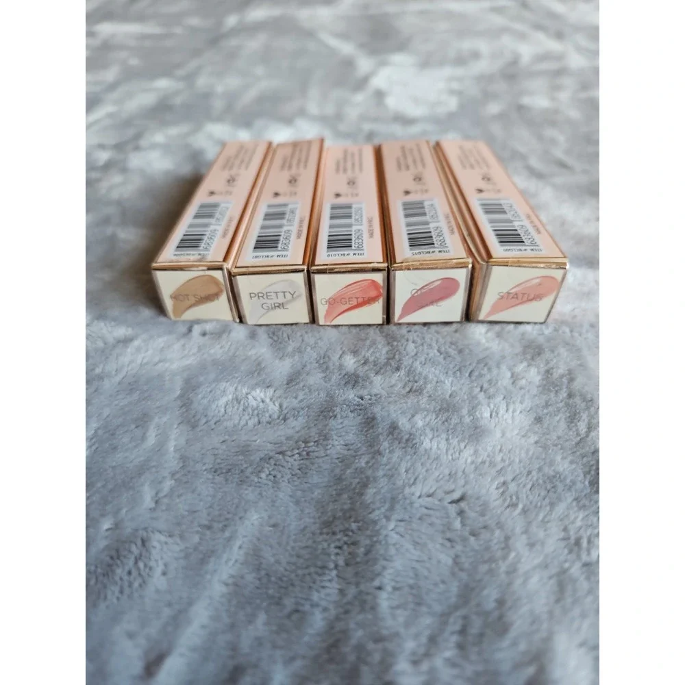 ULTRA Dazzle LIP GLOSS ,  Bundle Of  5 Diferente Colors.